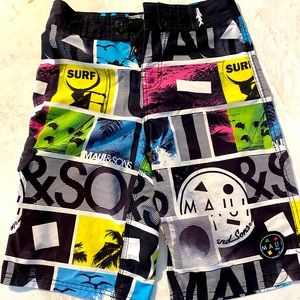 Boys surf shorts
